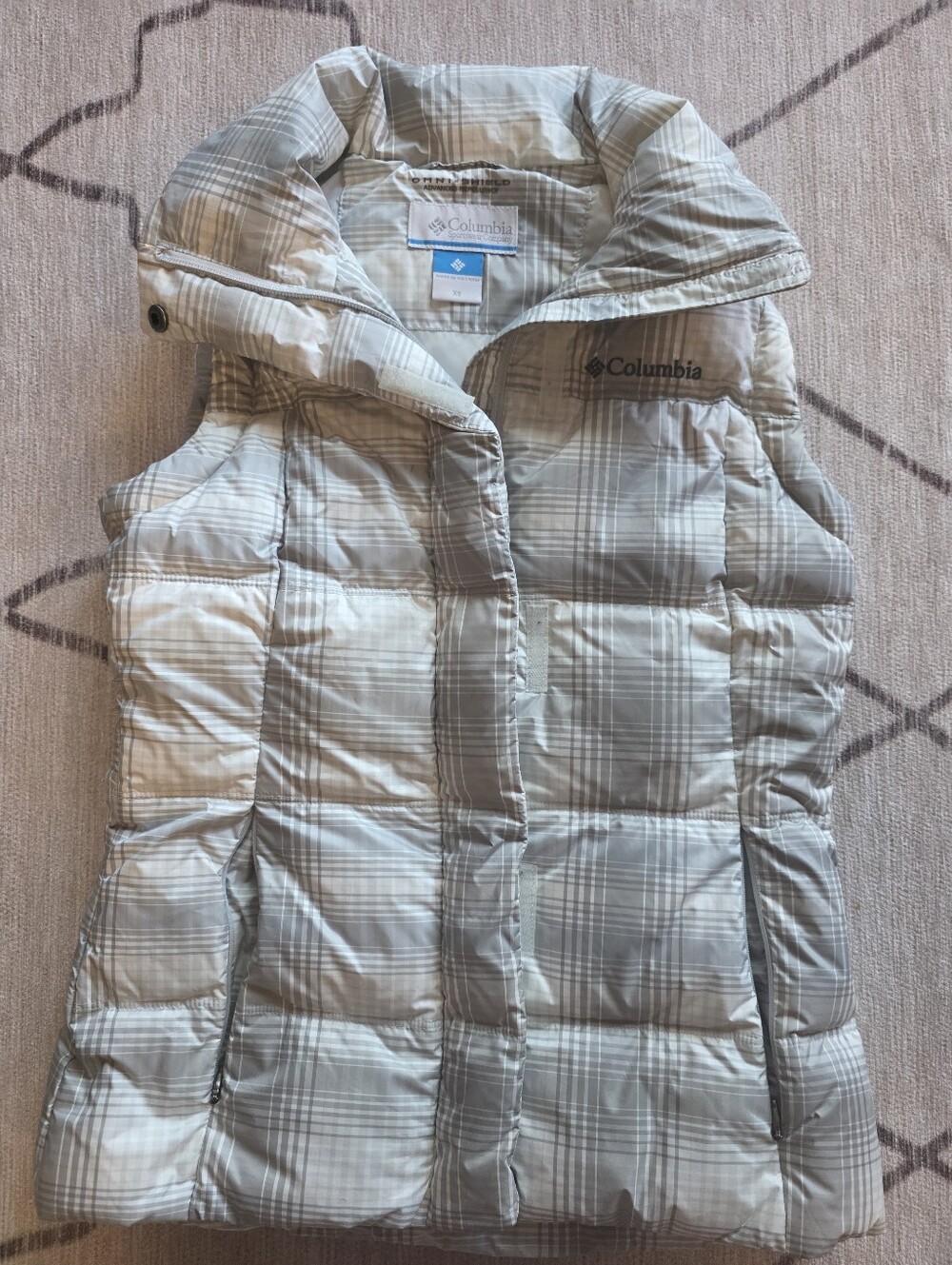 Columbia Womens Light Gray Plaid Puffer Vest- Size XS